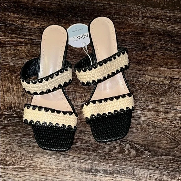 NWT Black and Cream Women's Sandals - Picture 3 of 6
